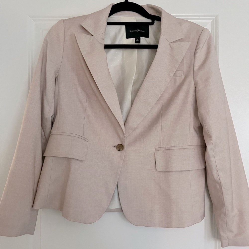 Light Pink Single Button Linen Blazer: size 6 fits like 4